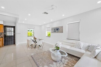 16234 NE 9th Pl in North Miami Beach, FL - Building Photo - Building Photo