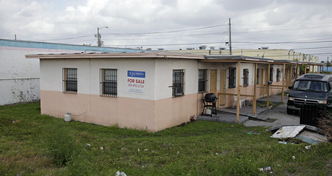 2216 Ali Baba Ave in Opa Locka, FL - Building Photo - Building Photo