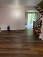 304 Sonnybrook Ct in Bethel Park, PA - Foto de edificio - Building Photo