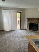 8704 NW 82 Terrace in Kansas City, MO - Foto de edificio - Building Photo