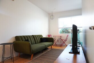 531 Vernon Ave, Unit 1.1 in Venice, CA - Building Photo - Building Photo