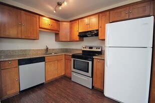 4232-4232 SE Cesar Estrada Chavez Blvd in Portland, OR - Building Photo