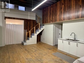 450 Spadina Ave. in Toronto, ON - Building Photo - Building Photo