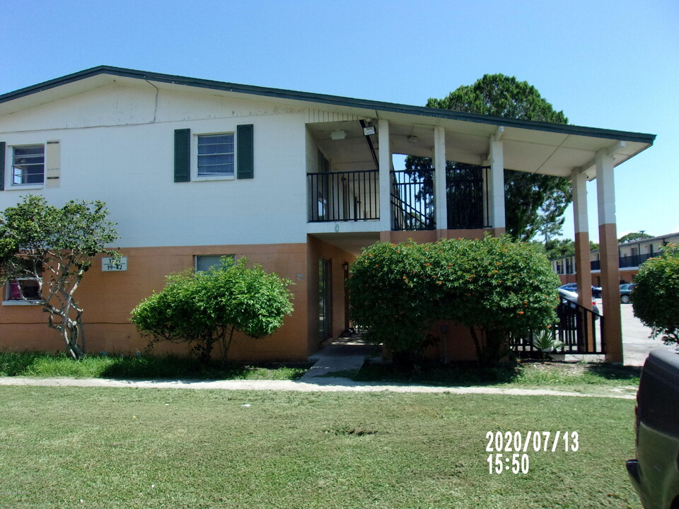 1721 Dixon Blvd in Cocoa, FL - Building Photo