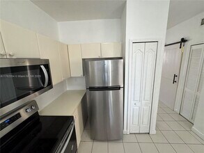 7040 NW 177th St in Hialeah, FL - Building Photo - Building Photo