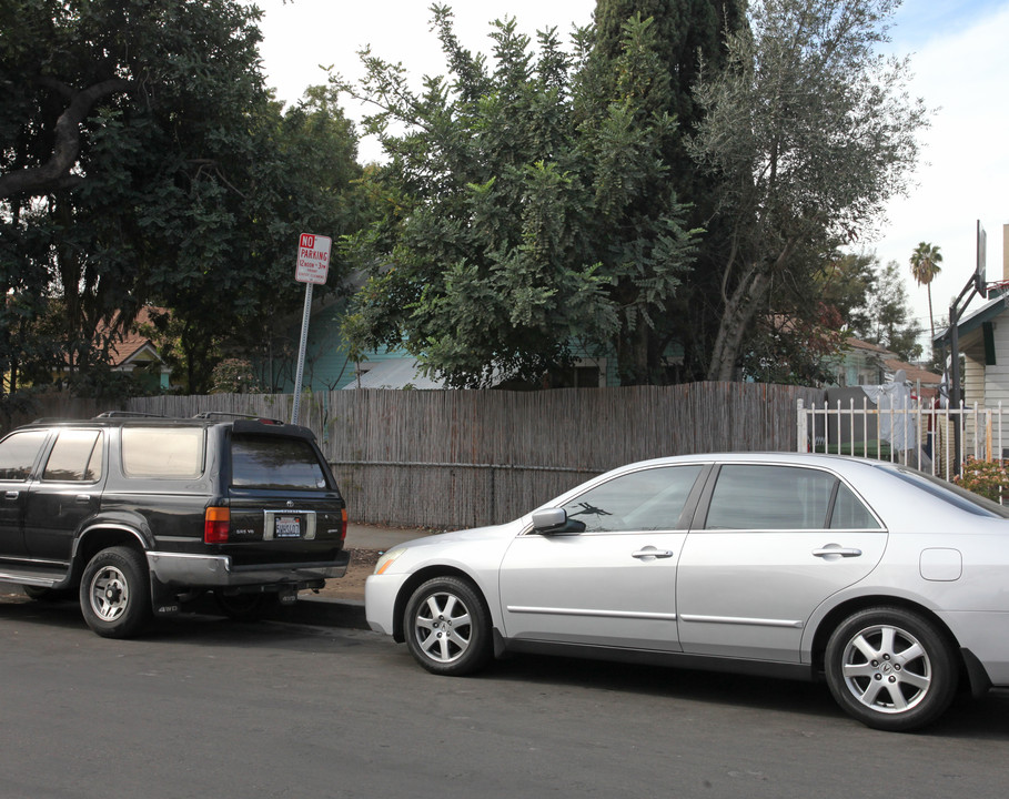 1413 N Alexandria Ave in Los Angeles, CA - Building Photo