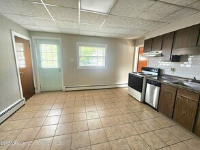 16 Swallow St in Pittston, PA - Building Photo - Building Photo