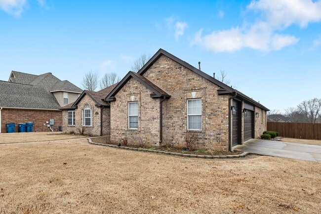 400 Lyndal Ln in Bentonville, AR - Building Photo - Building Photo
