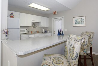 Cobblers Station in Clayton, NC - Foto de edificio - Interior Photo