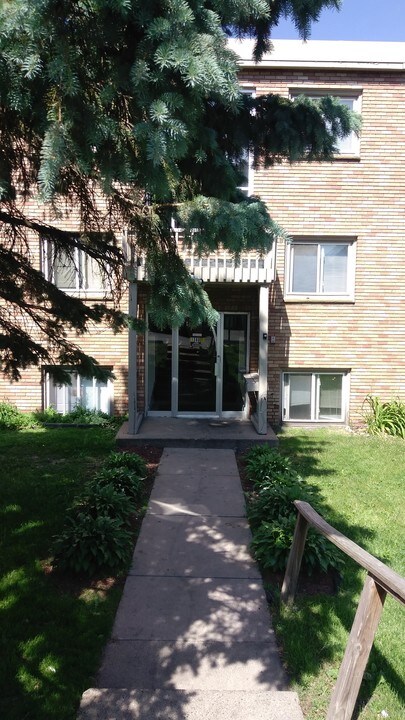 1390 7th St NW in New Brighton, MN - Building Photo