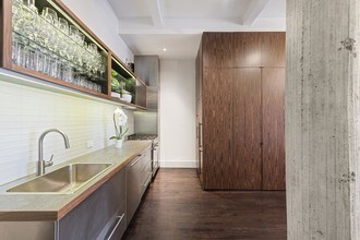 250 Mercer St-Unit -B1202-B12S in New York, NY - Building Photo - Building Photo