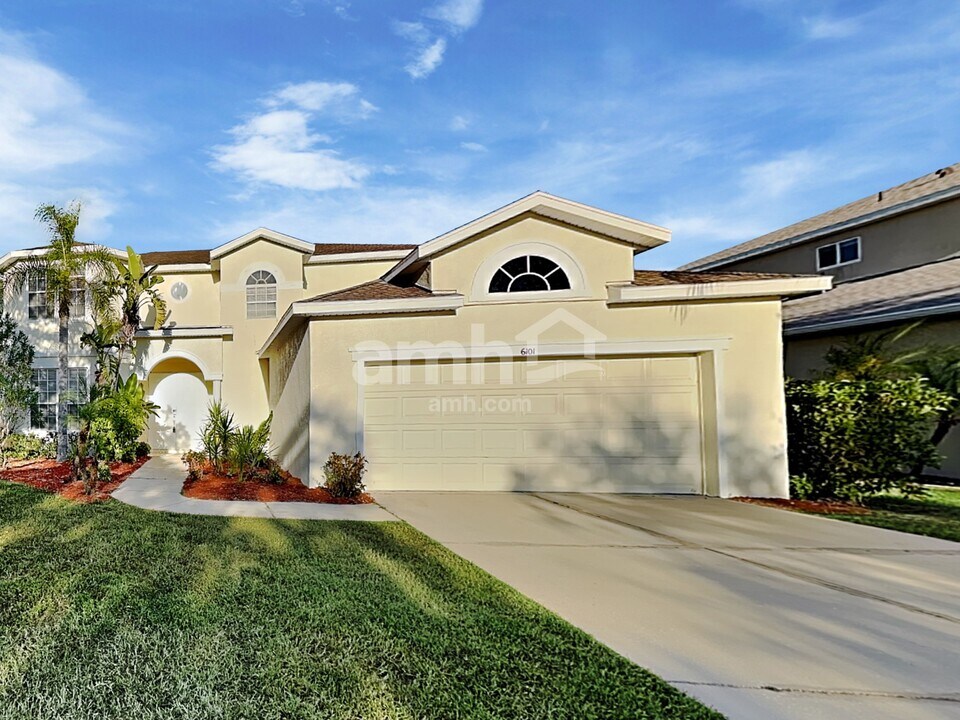 6101 41st St E in Bradenton, FL - Foto de edificio