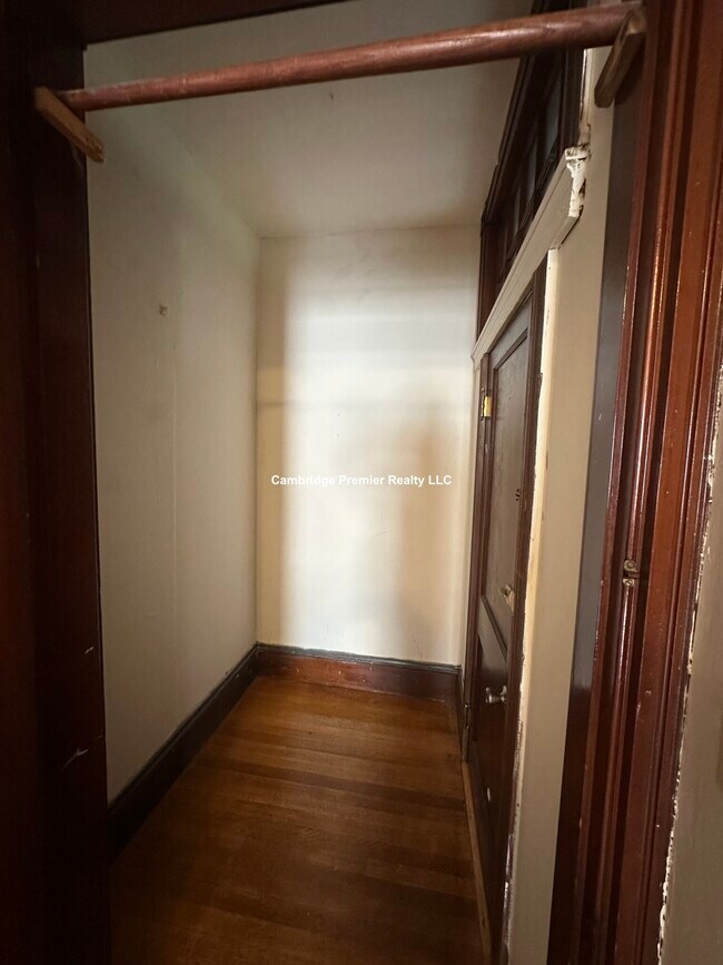 72 Thurston St, Unit 2 in Somerville, MA - Building Photo - Building Photo