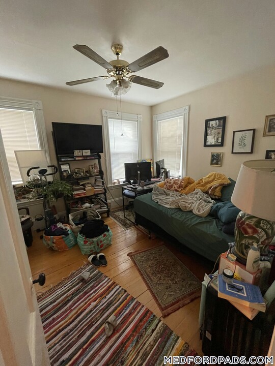 74 Sharon St in Medford, MA - Building Photo