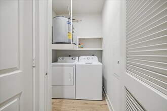 2137 Pelham Dr in Houston, TX - Building Photo - Building Photo