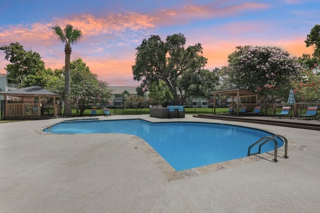 Raintree Apartments
