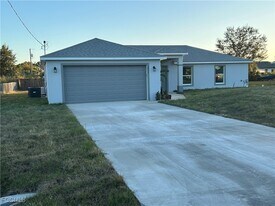 2803 65th St W in Lehigh Acres, FL - Building Photo