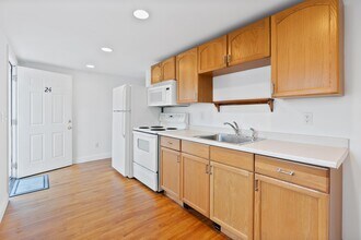 24 Stimson St in Kittery, ME - Building Photo - Building Photo