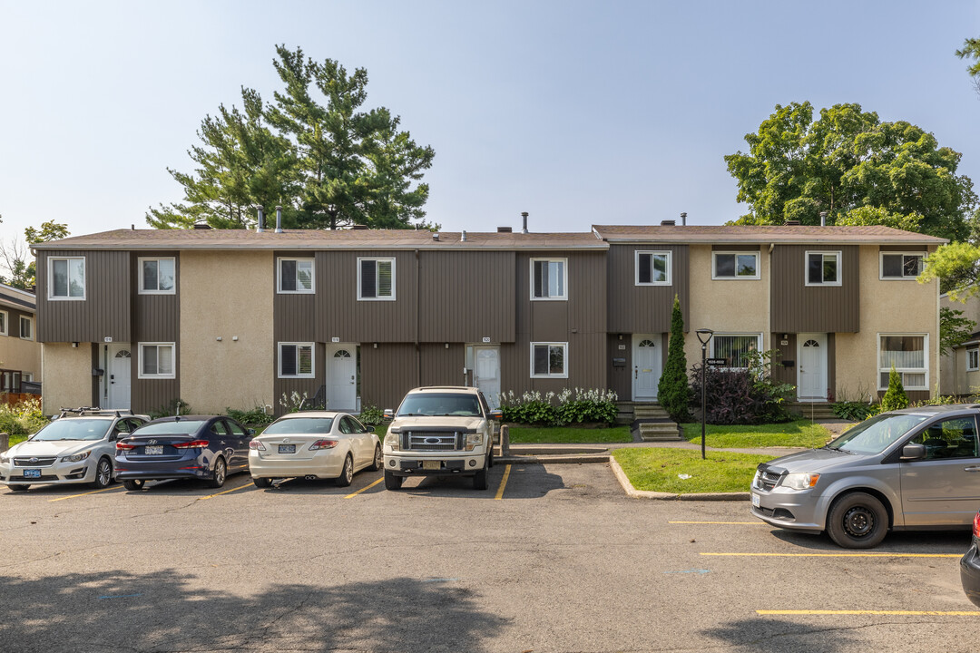 1490 Lassiter Terr in Ottawa, ON - Building Photo