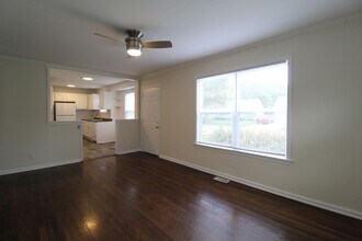 5010 Juniper Dr in Roeland Park, KS - Building Photo - Building Photo