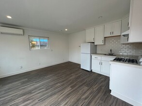 1236 MacKinnon Ave in Encinitas, CA - Building Photo - Building Photo