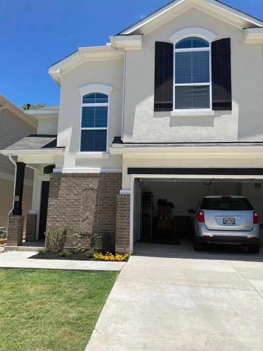 1200 Avani Brook Ln in Austin, TX - Building Photo