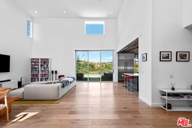 23477 Palm Dr in Calabasas, CA - Building Photo - Building Photo