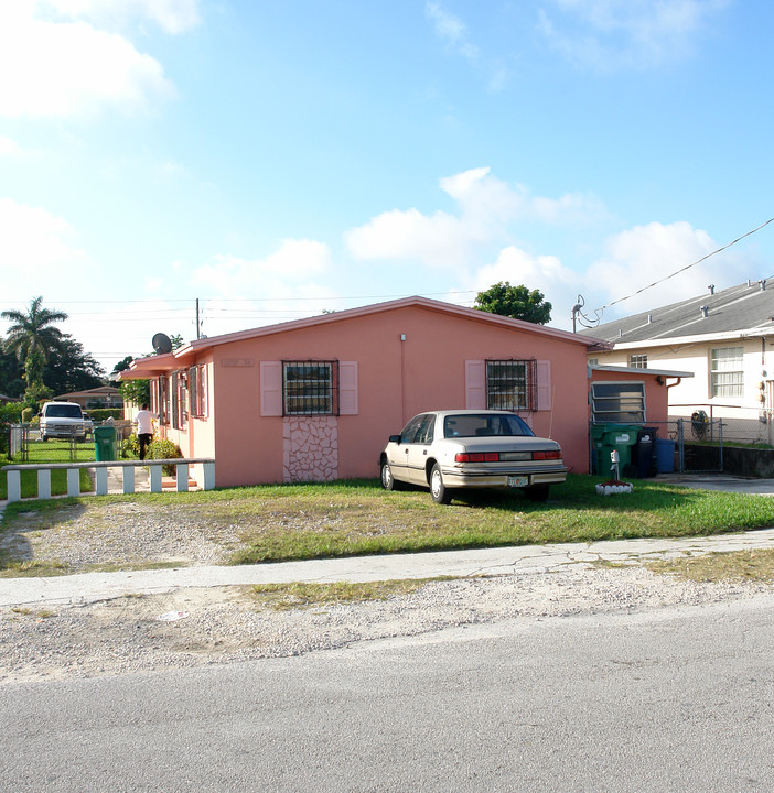 11122-11134 SW 5th St in Miami, FL - Building Photo