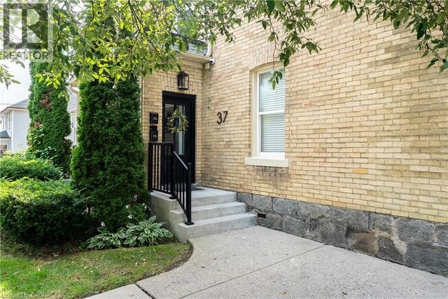 37 Victoria Ave in Cambridge, ON - Building Photo - Building Photo