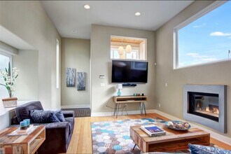 6713 13th Ave NW in Seattle, WA - Building Photo - Building Photo
