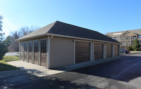 The Villas at Kensington Court in Kansas City, MO - Building Photo - Building Photo