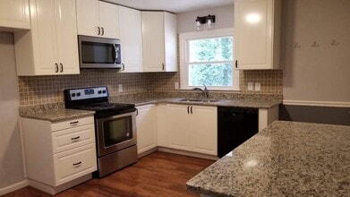 1871 Cameo Ct in Tucker, GA - Foto de edificio - Building Photo