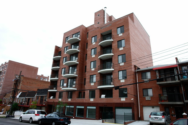 136-16 35th Ave in Flushing, NY - Foto de edificio - Building Photo