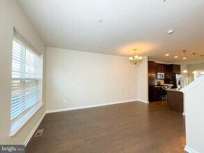 7105 Rowlock Aly in Calverton, MD - Foto de edificio - Building Photo