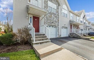 32 Edith Dr in Franklin Township, NJ - Building Photo