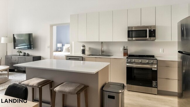 1155 NE 126th St, Unit 114 in North Miami, FL - Building Photo - Building Photo