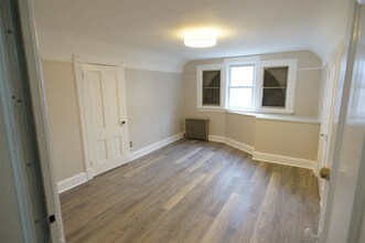 100 Clerk St-Unit -3 in Jersey City, NJ - Building Photo - Building Photo