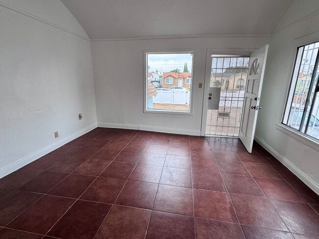 540 W 107th St in Los Angeles, CA - Building Photo - Building Photo