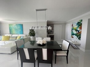 5001 Collins Ave in Miami Beach, FL - Building Photo - Building Photo