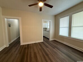 318 Denver Blvd in San Antonio, TX - Building Photo - Building Photo