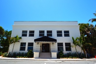 Palm Beach Ocean View Apartments in Palm Beach, FL - Building Photo - Building Photo