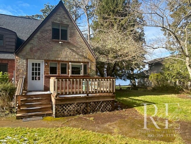 property at 9051 Sunset Ln NW