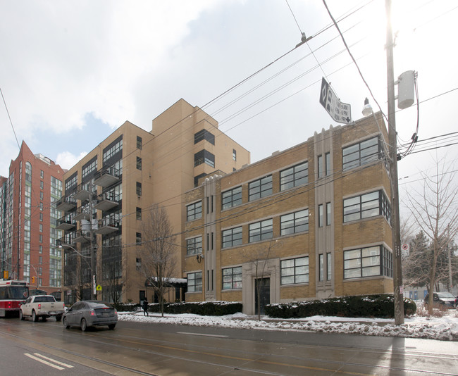 833 King St W in Toronto, ON - Building Photo - Building Photo