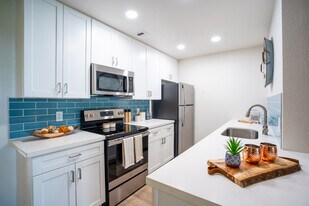 Riverside Apartments in Tempe, AZ - Building Photo