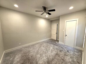 1211 W Agarita Ave in San Antonio, TX - Building Photo - Building Photo