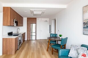 2853 West Blvd in Los Angeles, CA - Building Photo