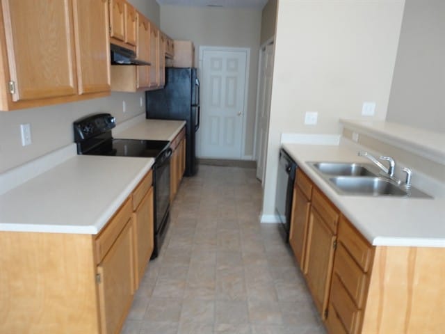 9931 Lakefield Ln in Avon, IN - Foto de edificio - Building Photo