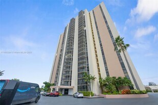 20301 W Country Club Dr, Unit 1122 in Aventura, FL - Building Photo