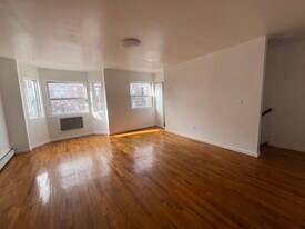 245 E 28th St in Brooklyn, NY - Building Photo