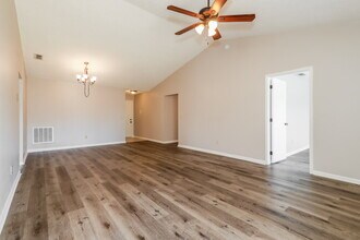 3257 Fox Squirrel Dr in Orange Park, FL - Foto de edificio - Building Photo